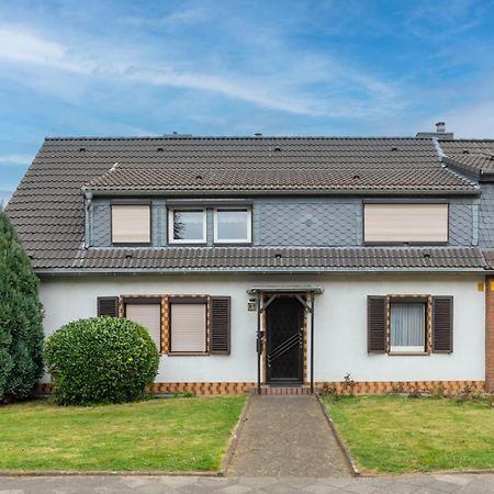 Cozy Villa With Garden, Balcony And Parking Area In Duesseldorf Bagian luar foto