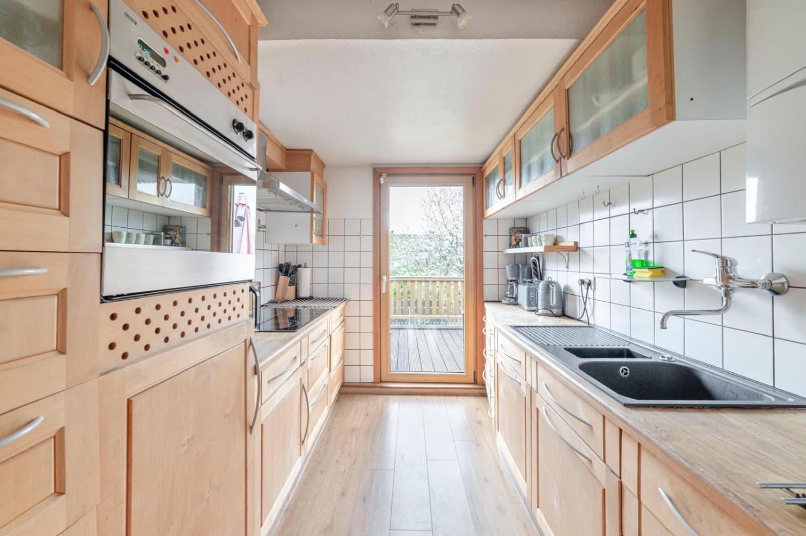 Cozy Villa With Garden, Balcony And Parking Area In Duesseldorf Bagian luar foto