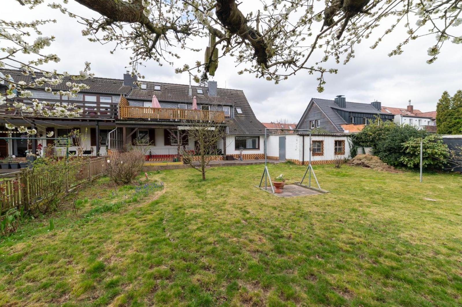 Cozy Villa With Garden, Balcony And Parking Area In Duesseldorf Bagian luar foto